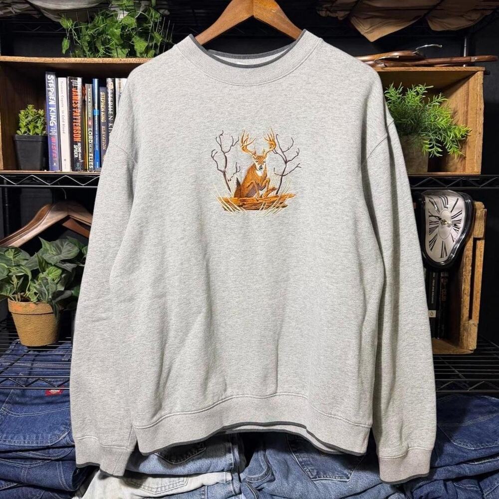 Vintage 90s Deer Nature Print Crewneck Gray Brown Buck Embroidered Sweatshirt